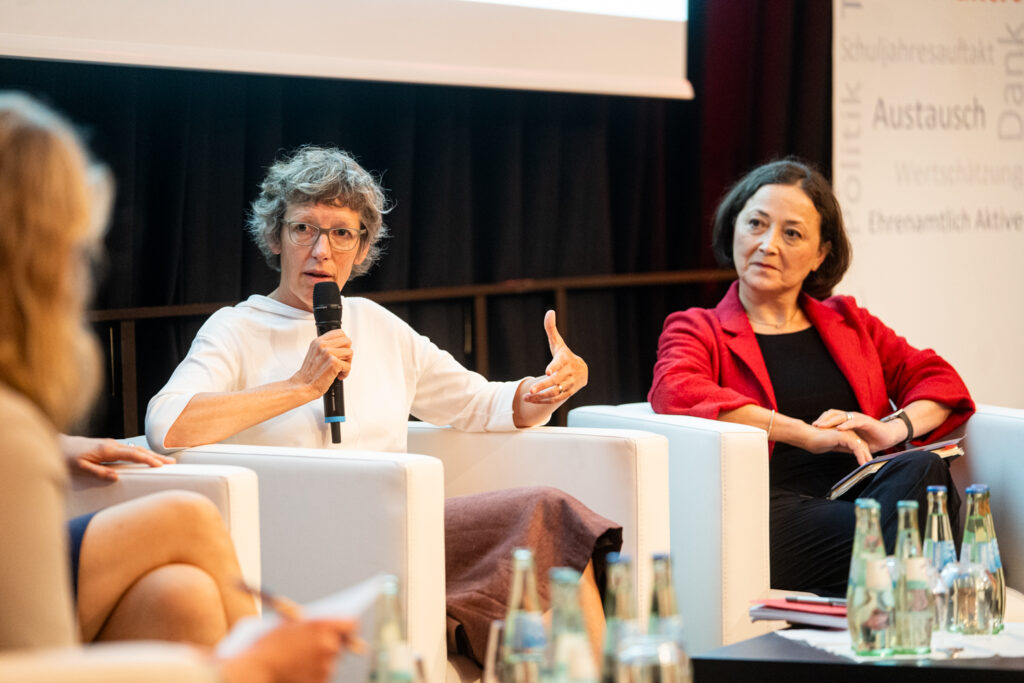 Prof. Dr. Susanne Staude auf einer GEW-Podiumsdiskussion. Foto: Peter Gwiazda